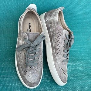 Vaneli sport sneakers size 7.5